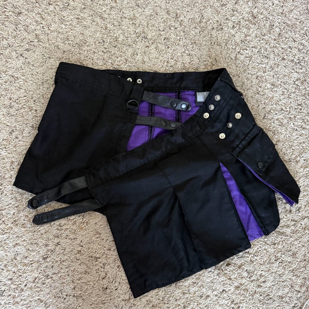 PD Kilts Womens Short Utility Kilt Size 36 Black Purple Pockets Snap Closure - Picture 2 of 3
